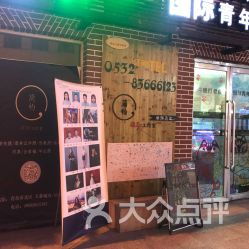 青岛简约摄影美妆工作室 光影与妆容的艺术空间